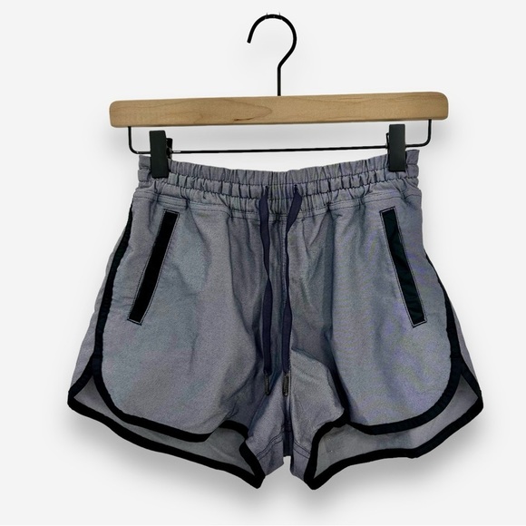 Lululemon Varsity Short Size 4 Cadet Blue / Black - Picture 1 of 8